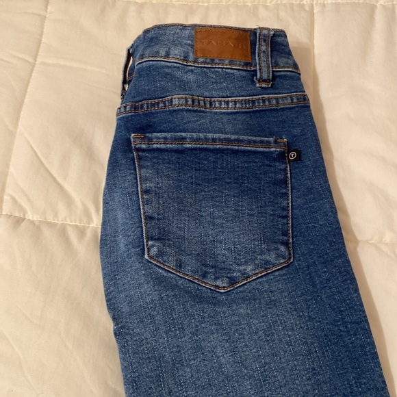 Tahari Kelly Skinny Jeans - Picture 3 of 4